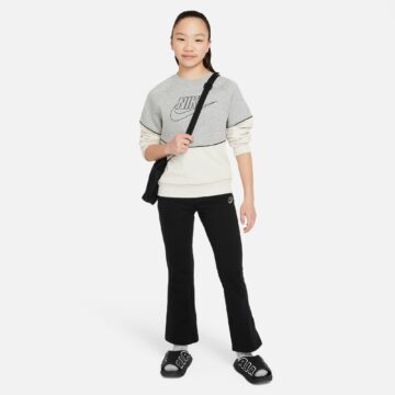 Nike Sportswear Older Kids' (Girls') Flared Trousers - Image 3