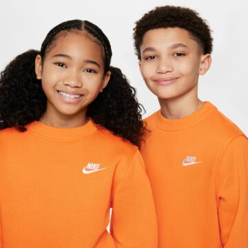 Nike Sportswear Club Fleece Older Kids' Sweatshirt appelsinugul - Image 4