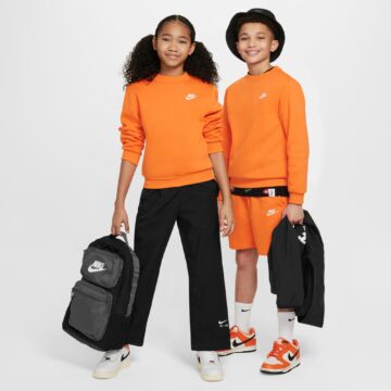 Nike Sportswear Club Fleece Older Kids' Sweatshirt appelsinugul - Image 5