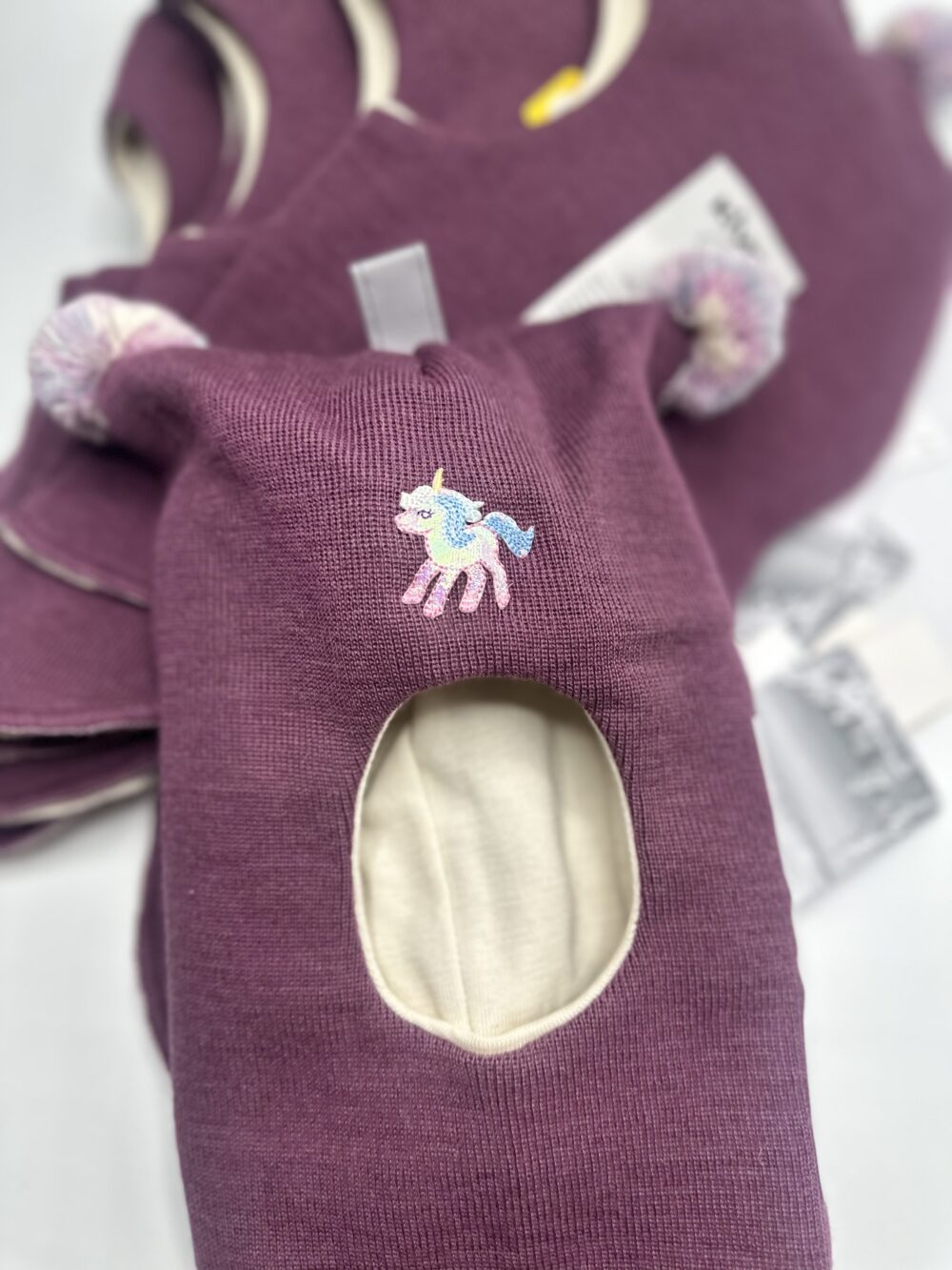 Kivat unicorn dökk - Image 2