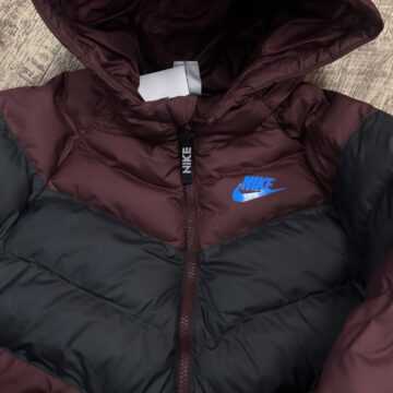 Nike úlpa Sportswear Older Kids Synthetic Fill Hooded Jacket - Image 2