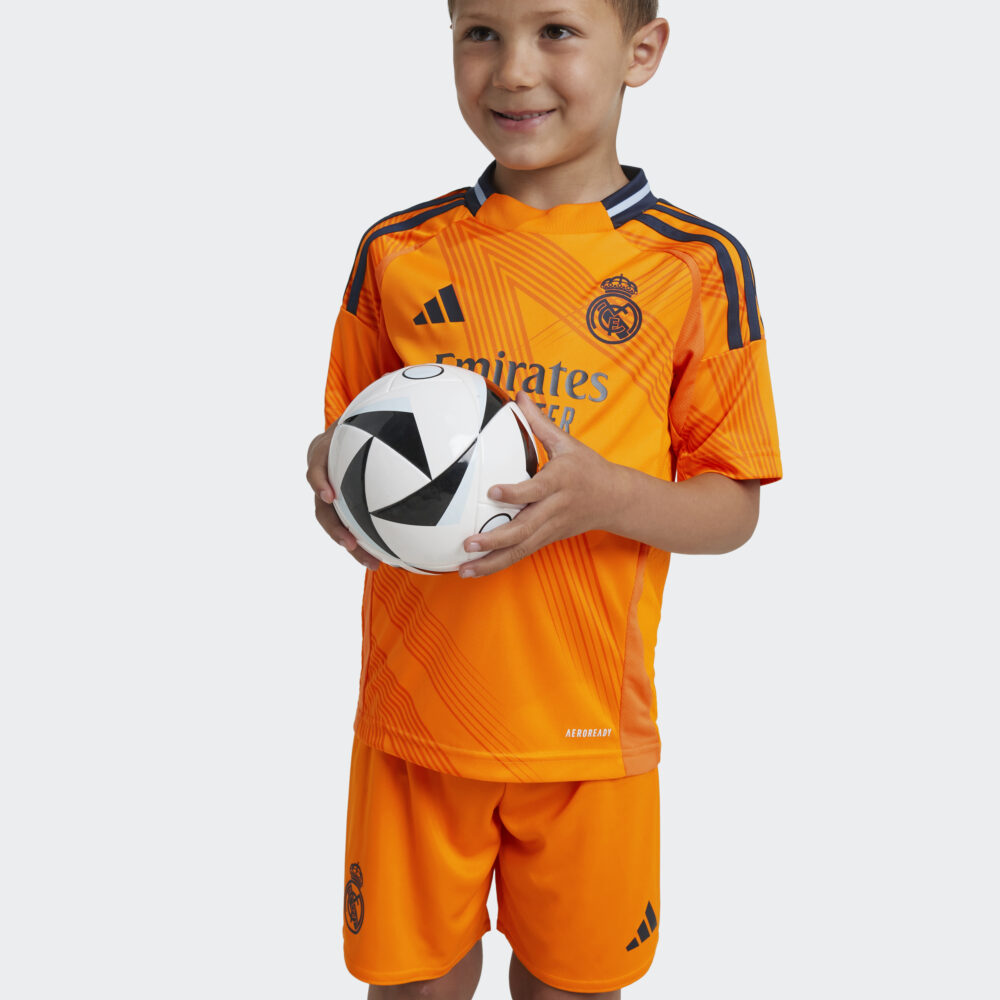 Real Madrid mini kit away