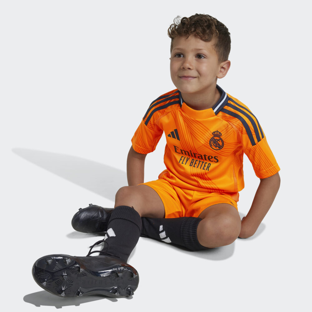 Real Madrid mini kit away - Image 5