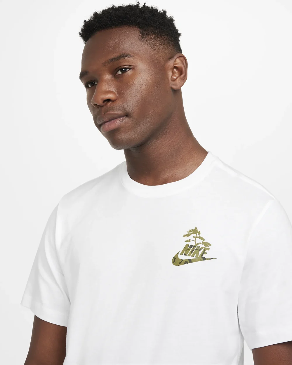 Nike Sportswear Club T-Shirt hvítur - Image 6