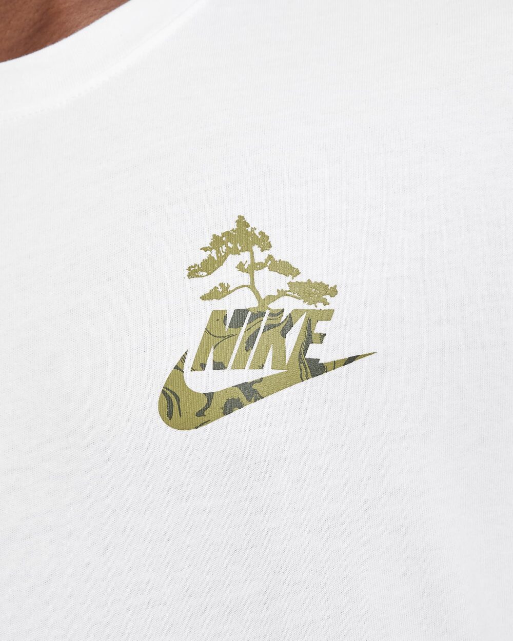 Nike Sportswear Club T-Shirt hvítur - Image 2