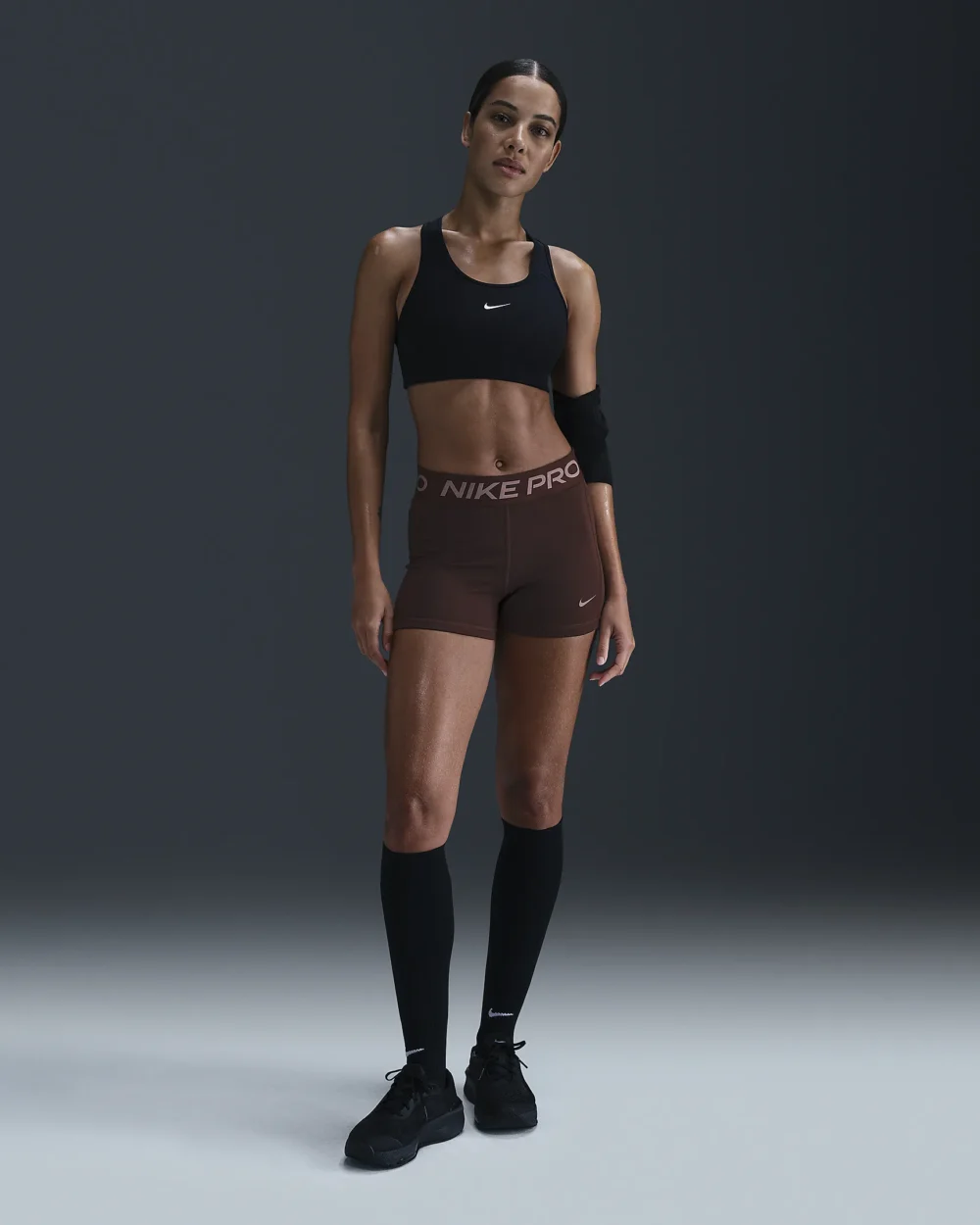 NIKE PRO 3" KVENNA BRÚNT - Image 3