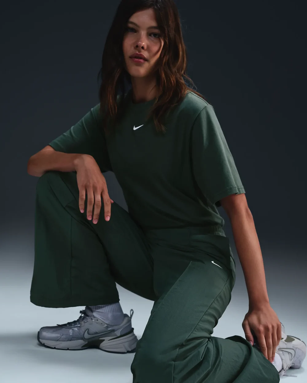 Nike Sportswear Everything Wovens Womens Mid-Rise Open-Hem Trousers