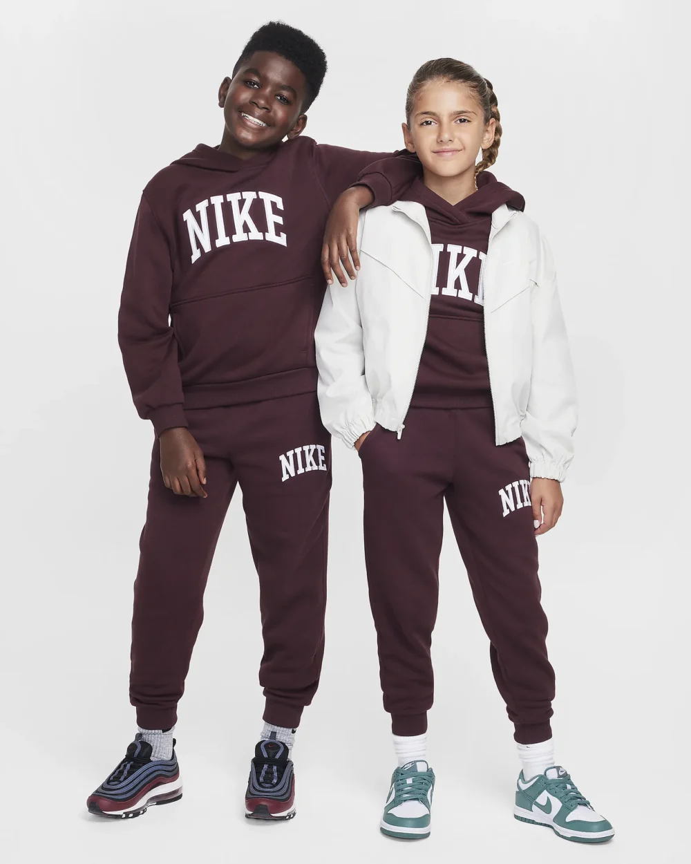 Nike Sportswear Club Fleece Older Kids Joggers - Image 2