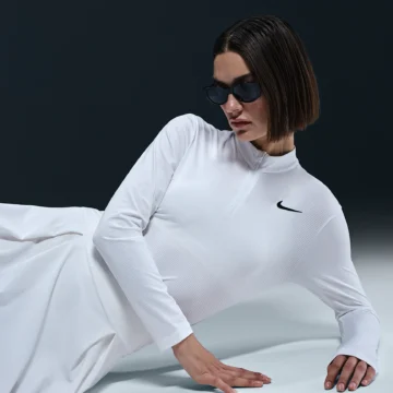 Nike Victory Womens Dri-FIT UV Protection 1/4-Zip Golf Top - Image 2