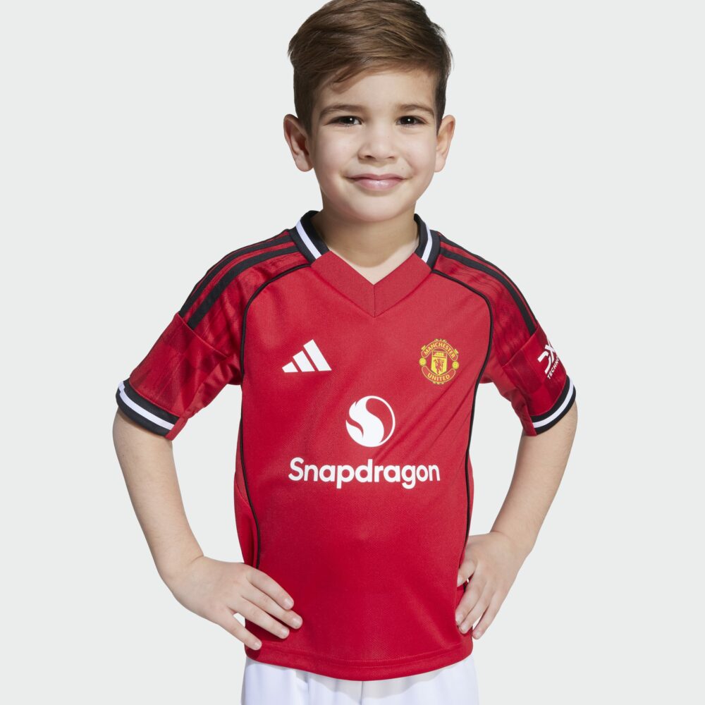 Manchester United 25/26 Home Mini Kit Kids - Image 4