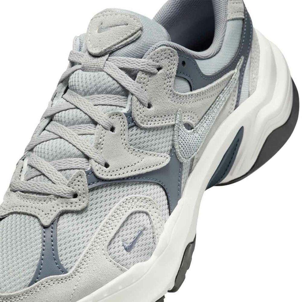 NIKE WMNS AL8 GRÁR  WOLF GREY/METALLIC SILVER-LIGHT CARBON