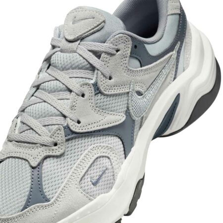 NIKE WMNS AL8 GRÁR  WOLF GREY/METALLIC SILVER-LIGHT CARBON