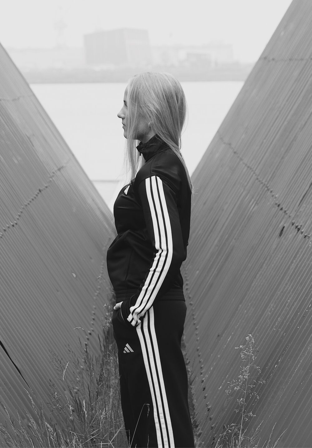ADIDAS ESSENTIALS 3-STRIPES OPEN-HEM FLEECE PANTS SVARTAR BEINAR KVENNA - Image 5