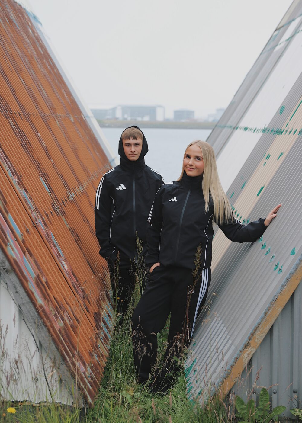 ADIDAS ESSENTIALS 3-STRIPES OPEN-HEM FLEECE PANTS SVARTAR BEINAR KVENNA - Image 4