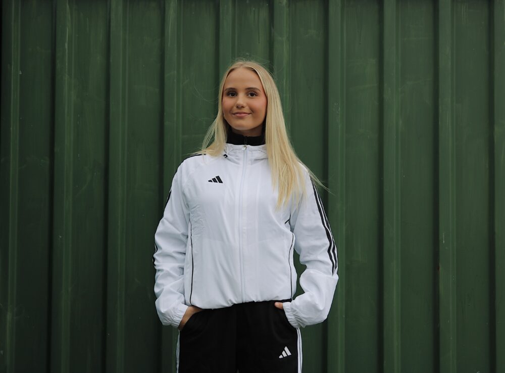 Adidas vindjakki hvítur kvenna - Image 7
