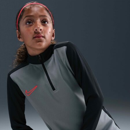 Nike Academy Older Kids Dri-FIT Long-Sleeve 1/4-Zip Football Drill Top