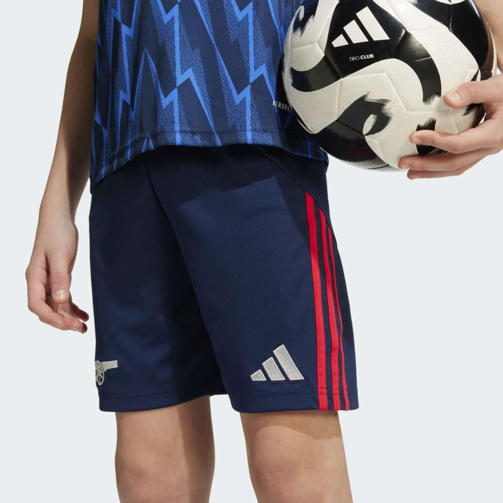 ADIDAS ARSENAL AWAY STUTTBUXUR BARNA 25/26 - Image 2