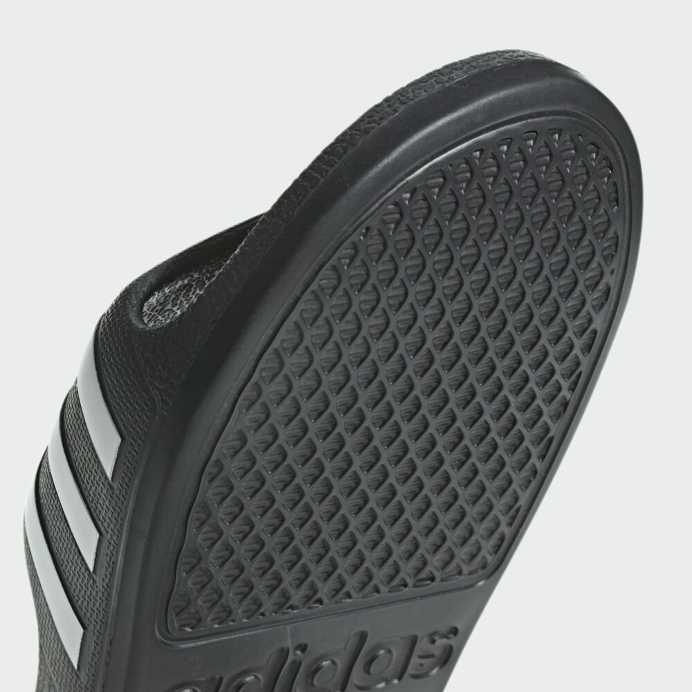Adidas Adilette Aqua Slides Svartir Barna - Image 2