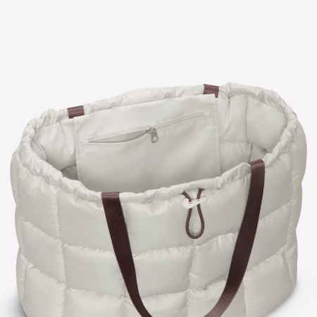 Nike Sportswear Puffle Tote (28L) Light Bone