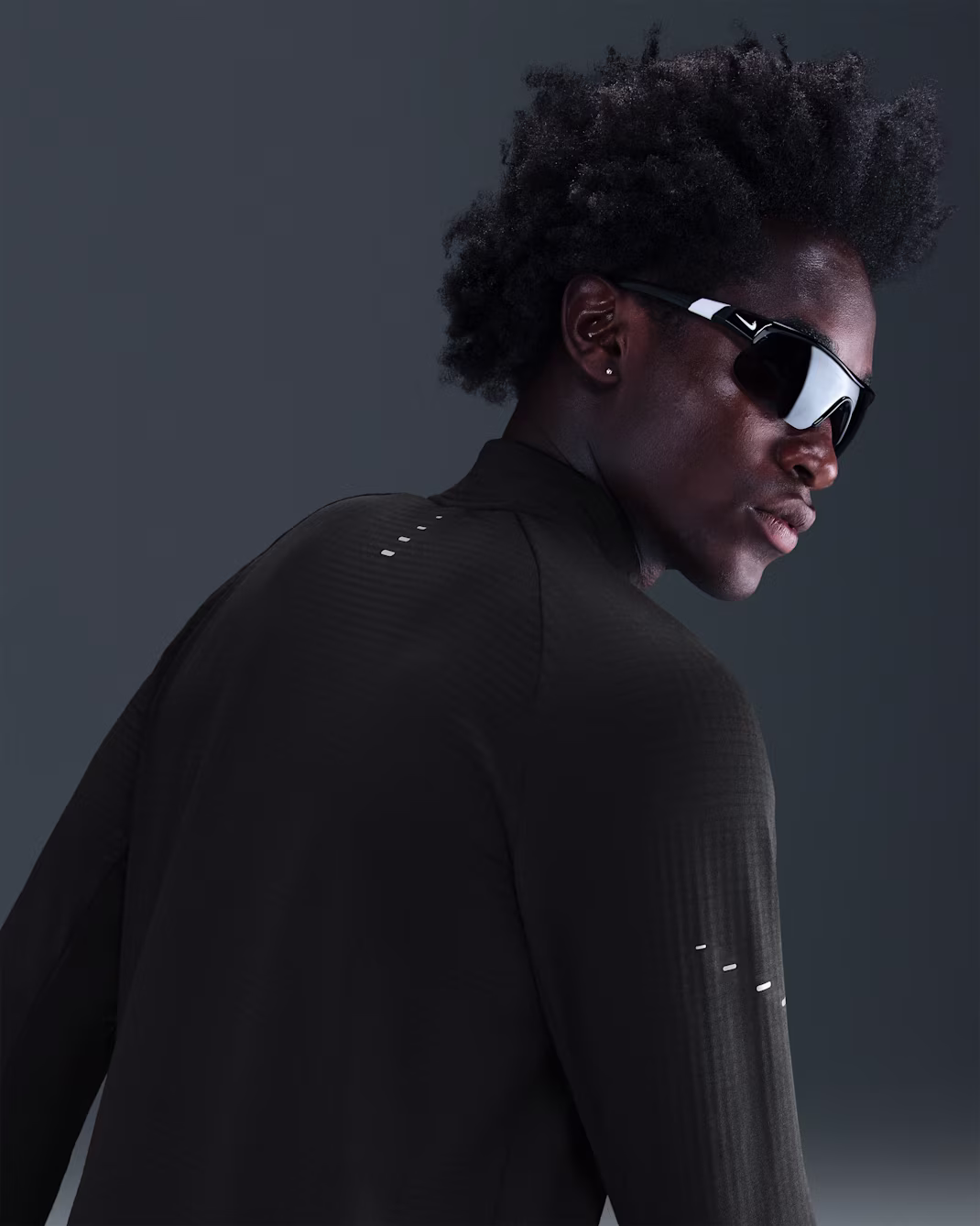 Nike Stride Mens Therma-FIT Repel Winterized 1/2-Zip ... - Image 2