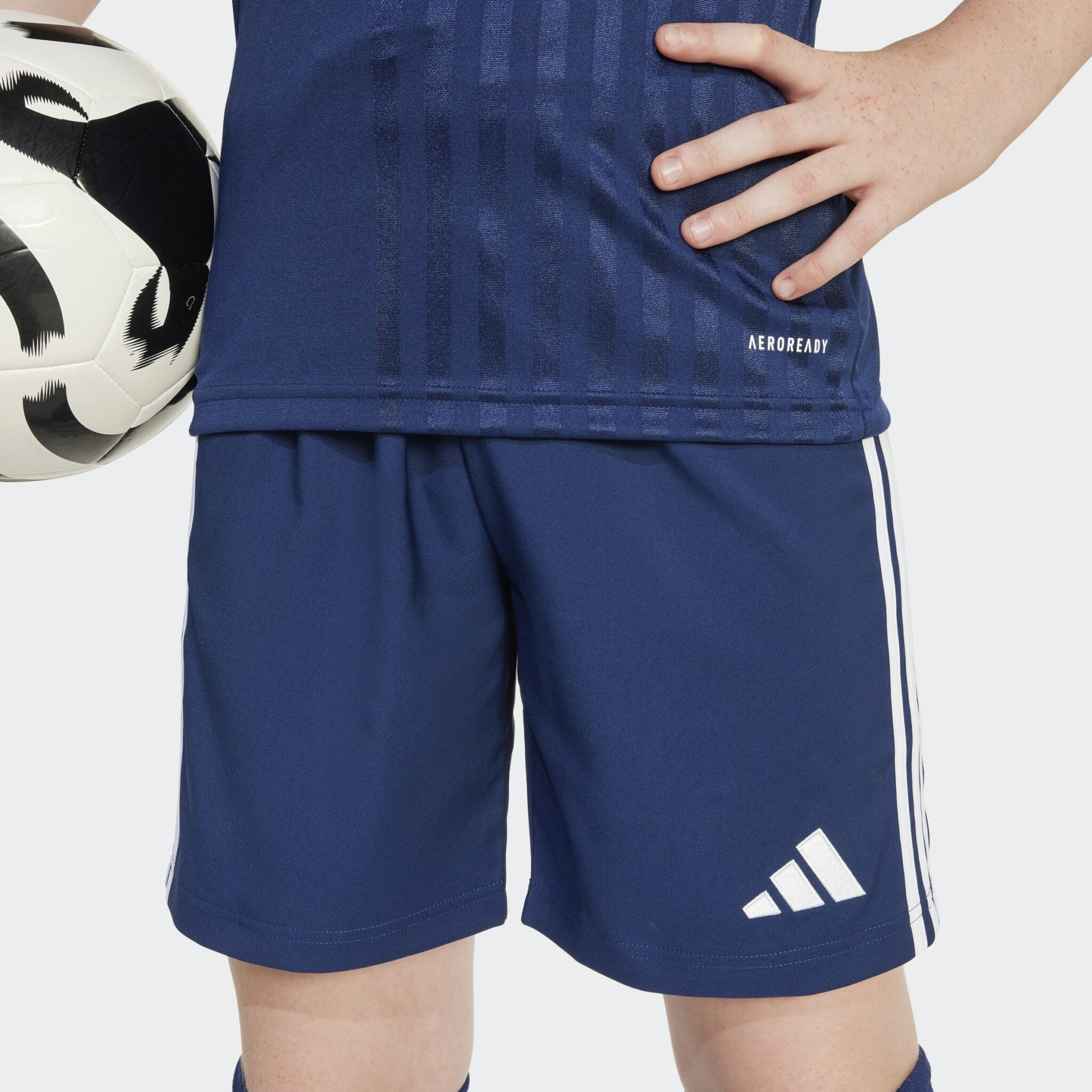 ADIDAS DÖKKBLÁAR BARNA STUTTBUXUR - Image 3