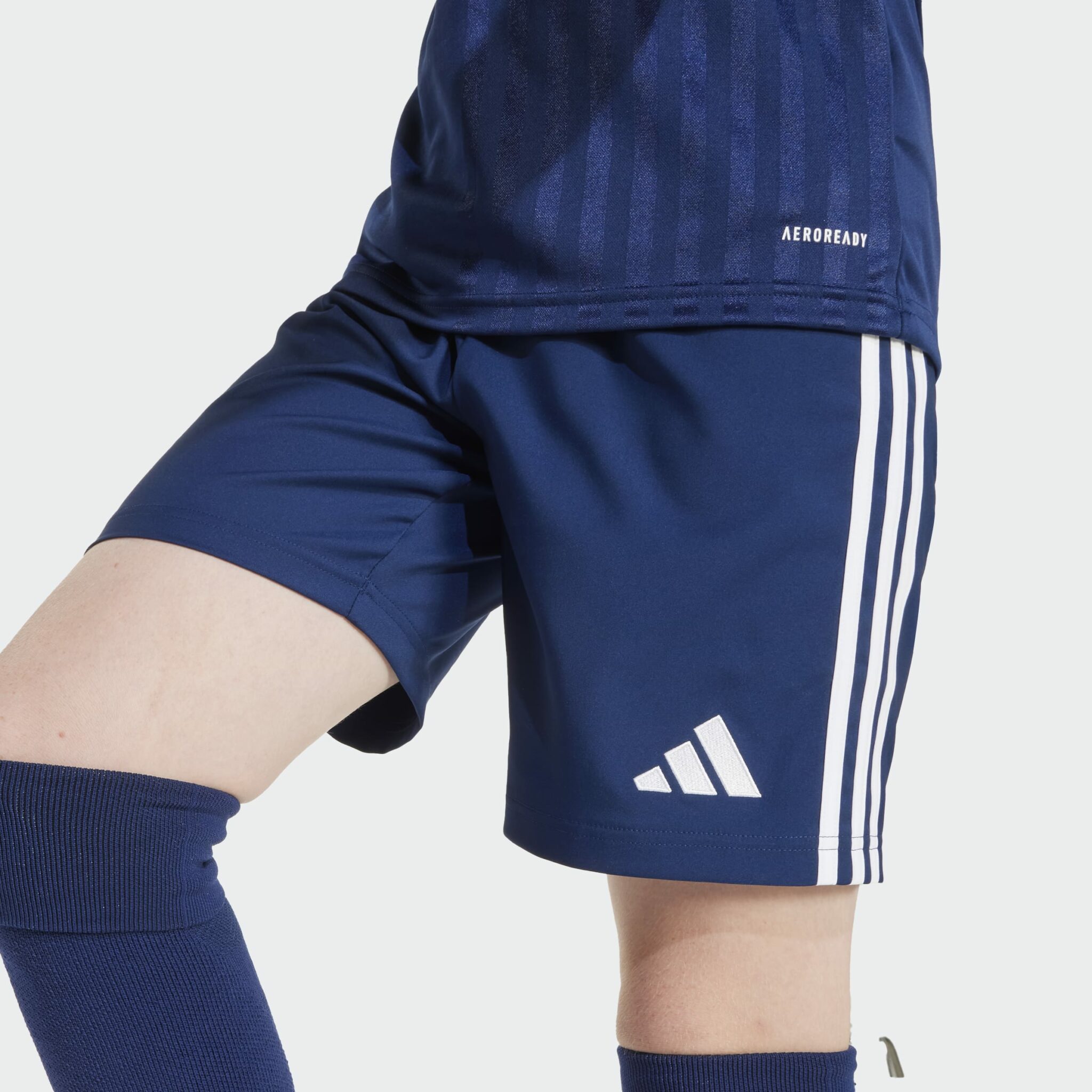 ADIDAS DÖKKBLÁAR BARNA STUTTBUXUR - Image 2