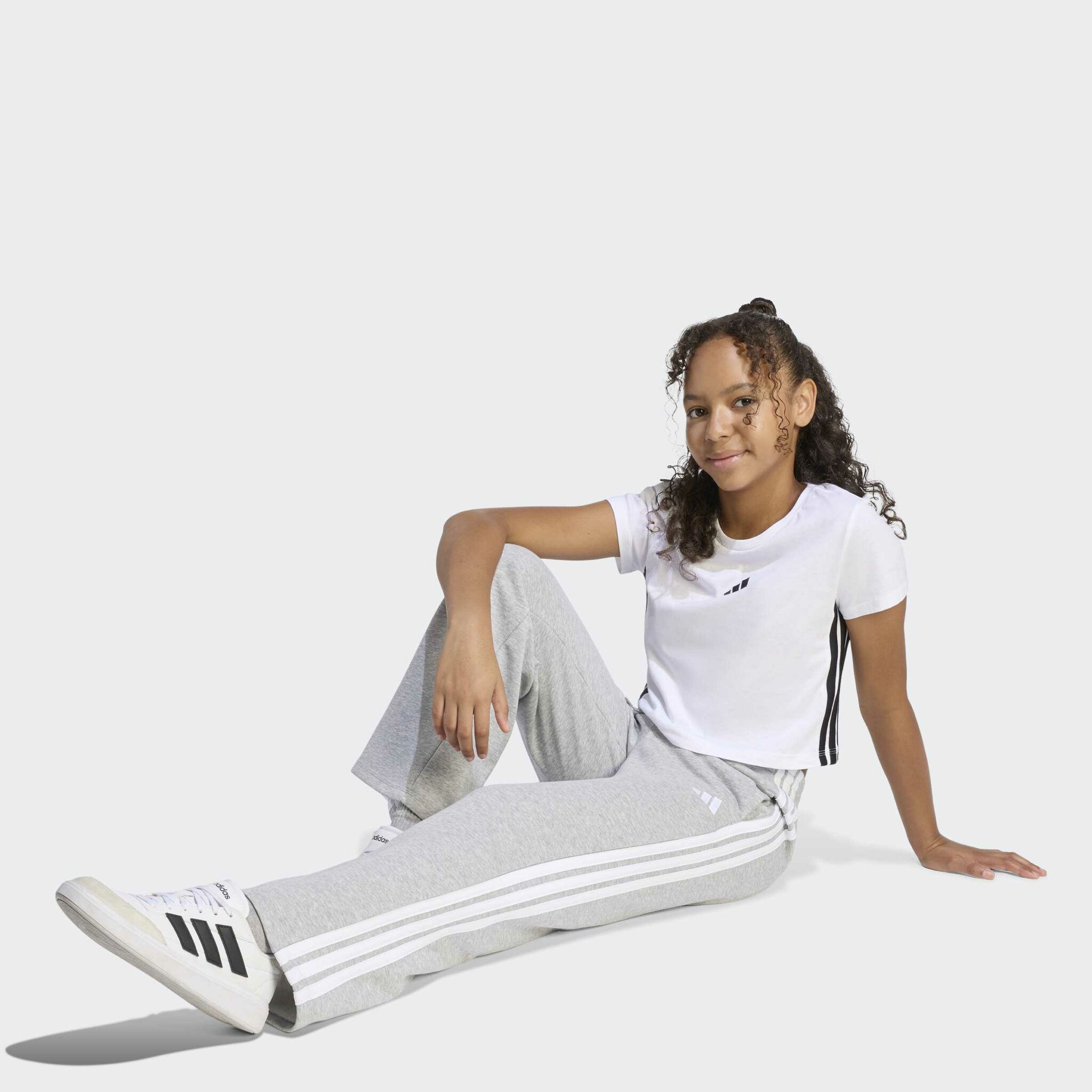 Adidas barnabuxur gráar - beinar 3s - Image 7