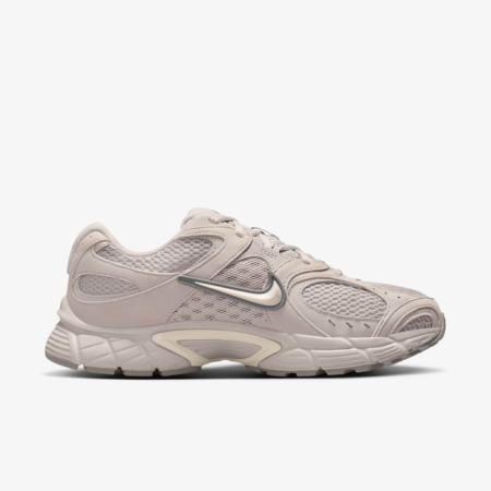 Nike V5 RNR "Moon Particle"