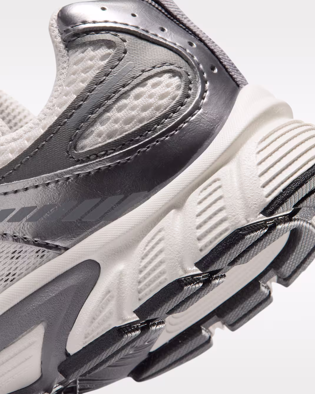 Nike V5 RNR Younger Kids Shoes - Image 3