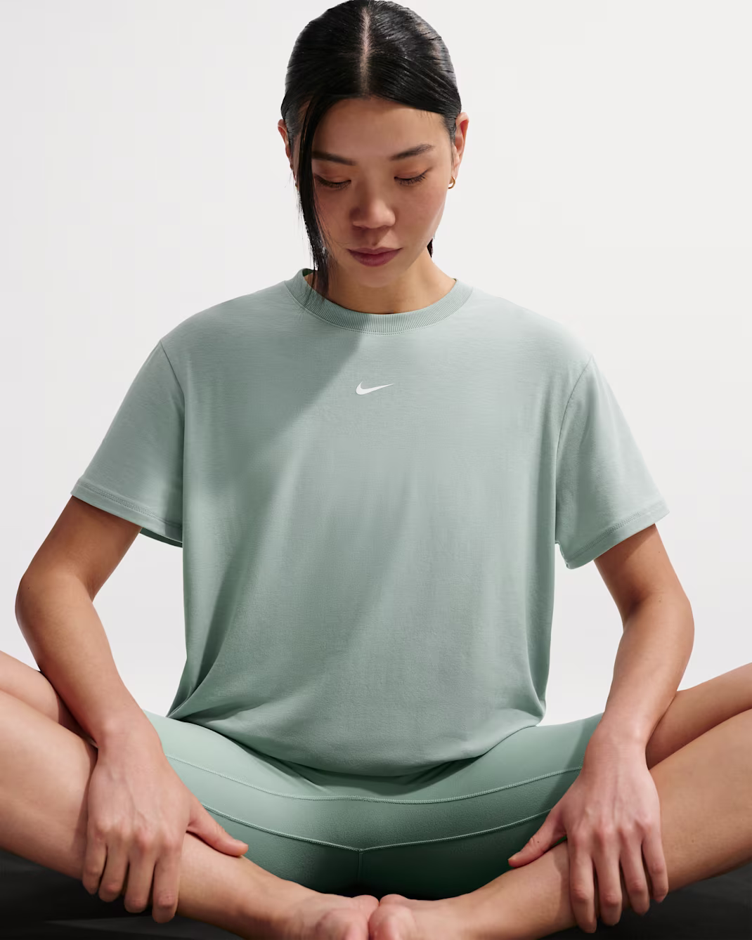 Nike One Relaxed stuttermabolur - Image 4