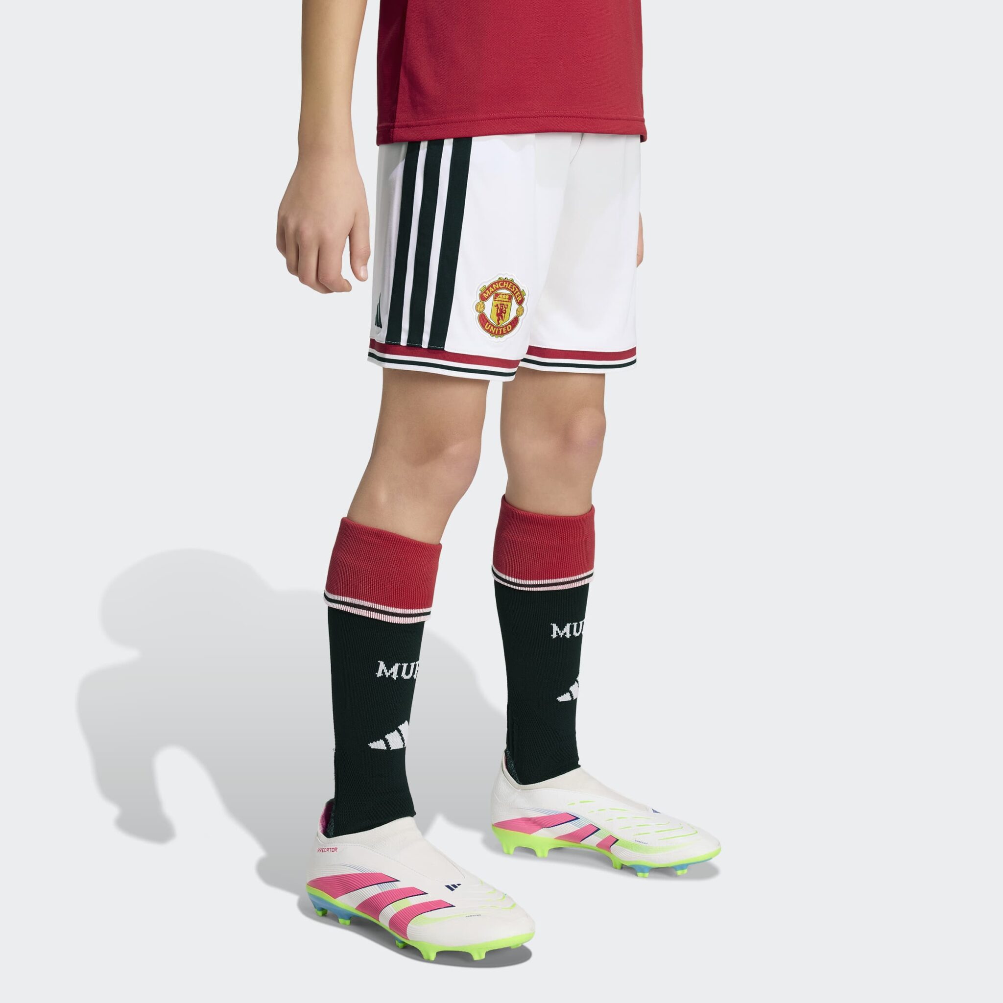 ADIDAS MANCHESTER UNITED 26/27 STUTTBUXUR BARNA - Image 3
