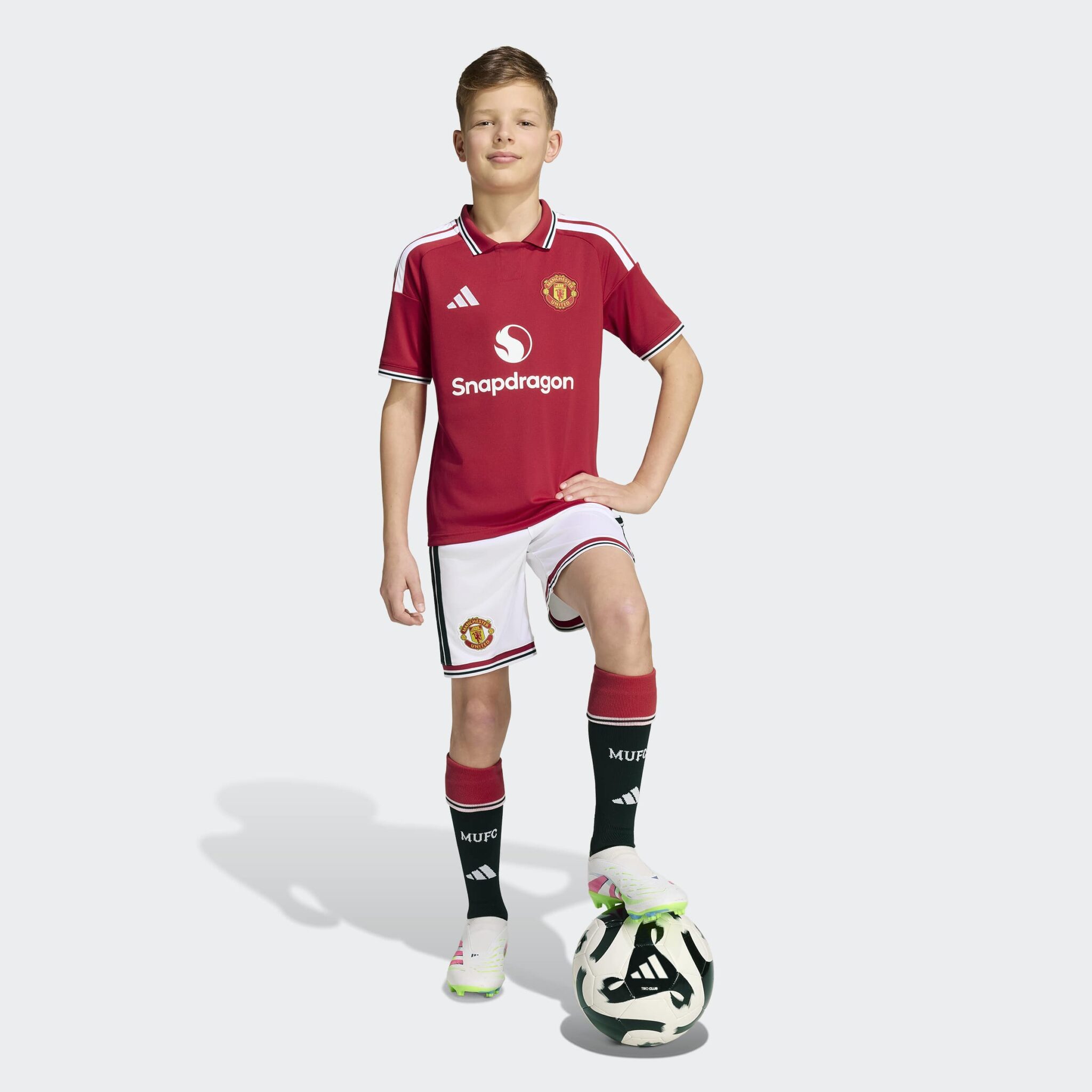 ADIDAS MANCHESTER UNITED 26/27 STUTTBUXUR BARNA - Image 5