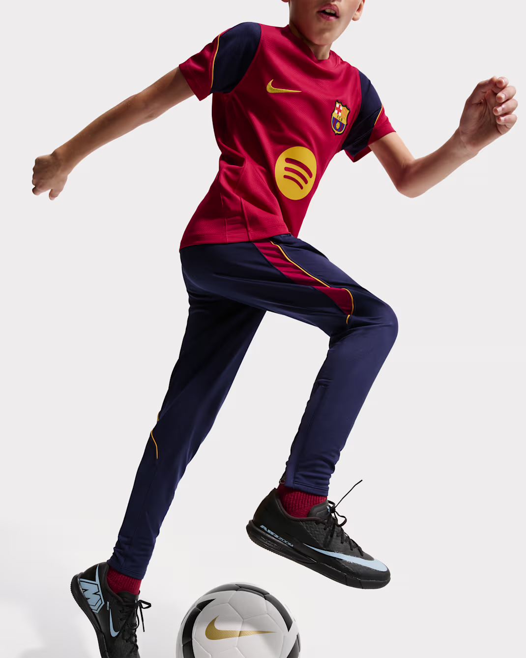 Nike F.C. Barcelona Strike Older Kids Nike Dri-FIT Football Knit Pants
