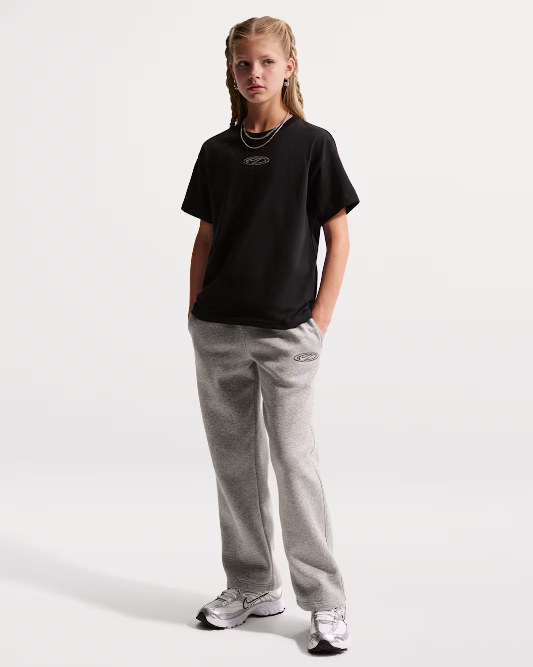 Nike Sportswear Club Select Older Kids' T-Shirt barnabolur - Image 3