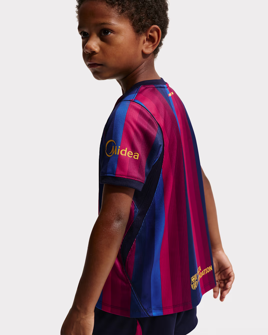 Nike F.C. Barcelona 2026 Stadium Home Younger Kids Nike Football Replica 3-Piece Kit - Image 8