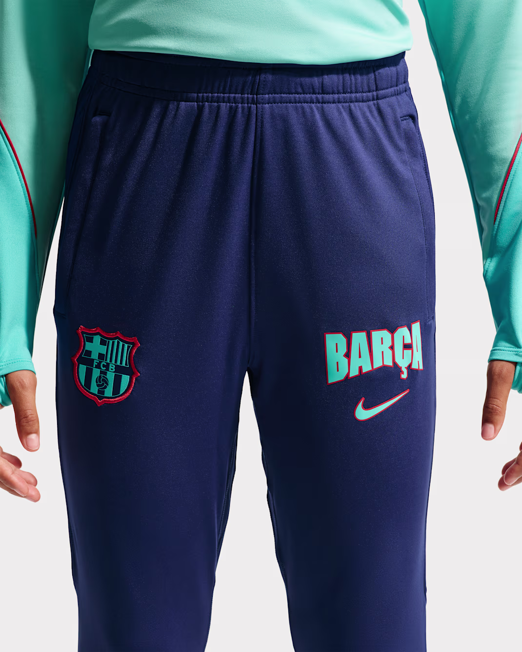 F.C. Barcelona Strike Third Older Kids Nike Dri-FIT Football Knit Pants