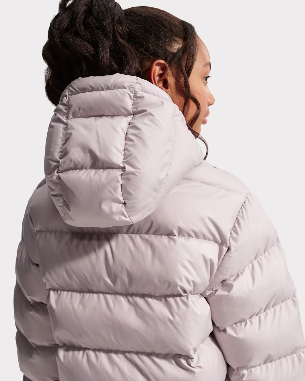 NIKE BARNA ÚLPA BEIGE Nike Sportswear All Day Play Older Kids' Therma-FIT Loose-Fit Puffer Jacket - Image 6