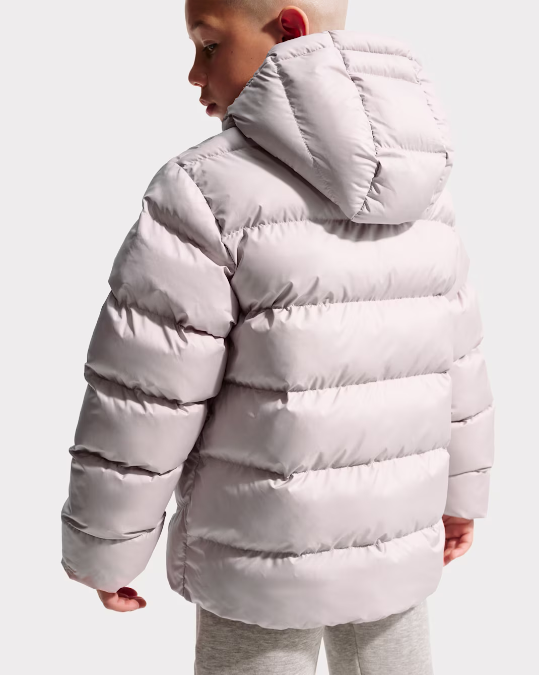 NIKE BARNA ÚLPA BEIGE Nike Sportswear All Day Play Older Kids' Therma-FIT Loose-Fit Puffer Jacket - Image 5