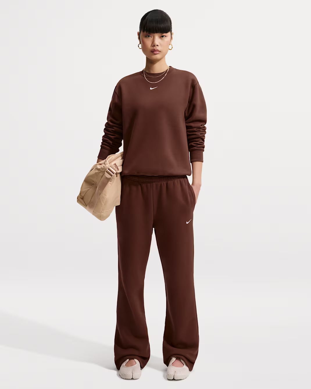 Nike Studio Fleece Medium Weight Womens Mid-Rise Open-Hem Trousers BRÚNAR