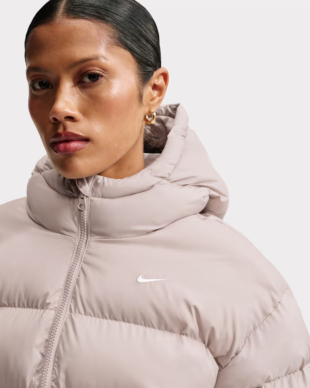 NIKE ÚLPA DÖMUR BEIGE - Nike Sportswear Women’s Therma-FIT Jacket - Image 4