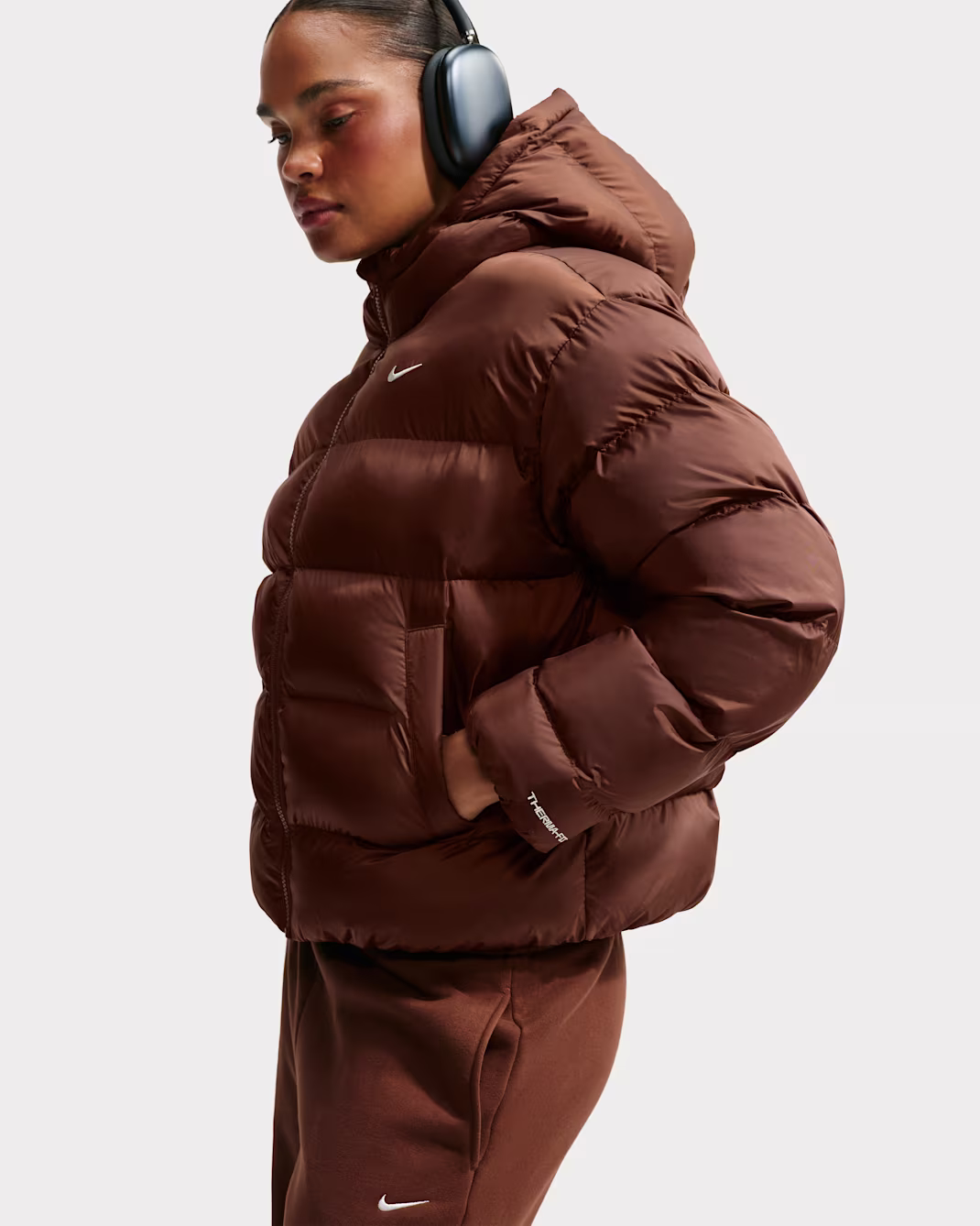 NIKE KVENNA ÚLPA BRÚN - Nike Sportswear Women's Therma-FIT Jacket