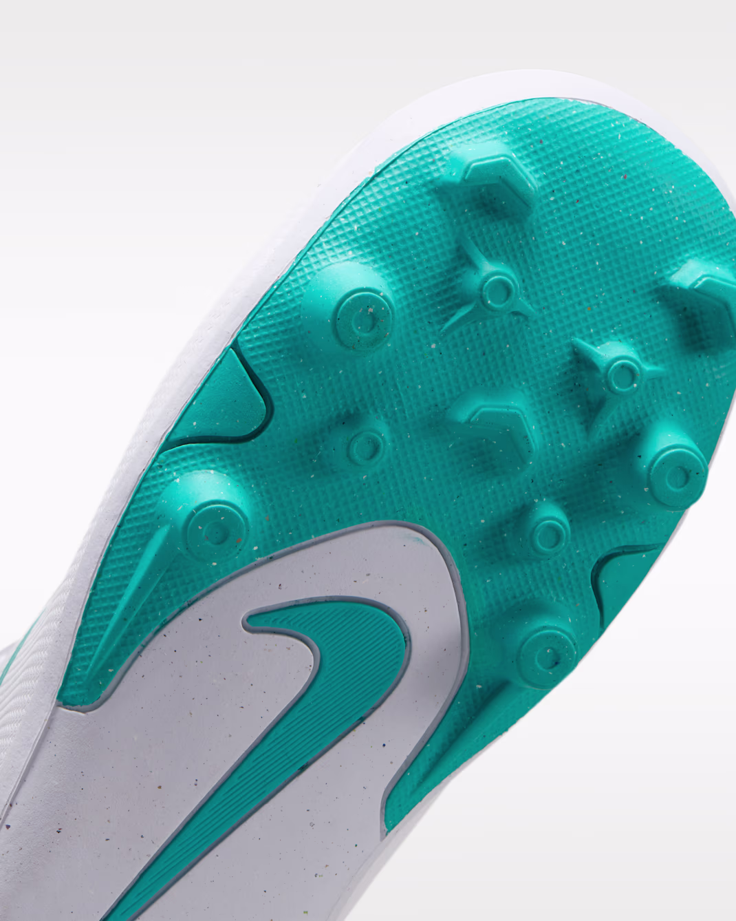 Nike Jr. Mercurial Vapor 17 Club Little Kids Multi-Ground Low-Top Soccer Cleats - Image 5