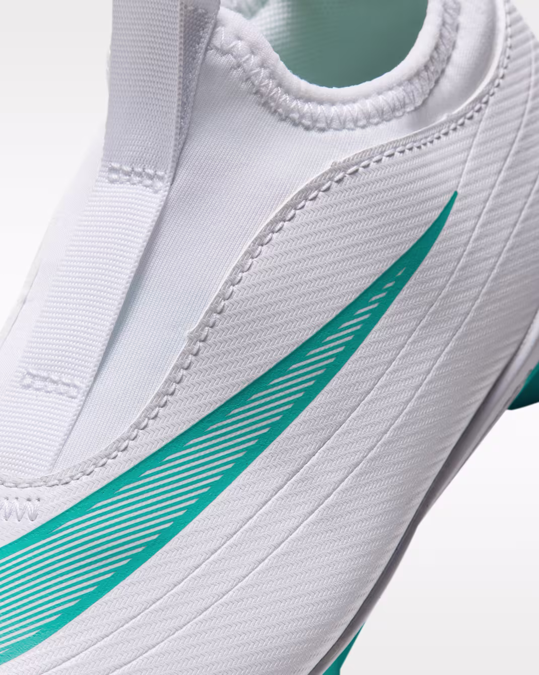 Nike Jr. Mercurial Vapor 17 Club Little Kids Multi-Ground Low-Top Soccer Cleats - Image 2